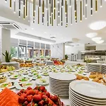 Centrum Zdrowia I Wypoczynku Ikar リゾート 3*