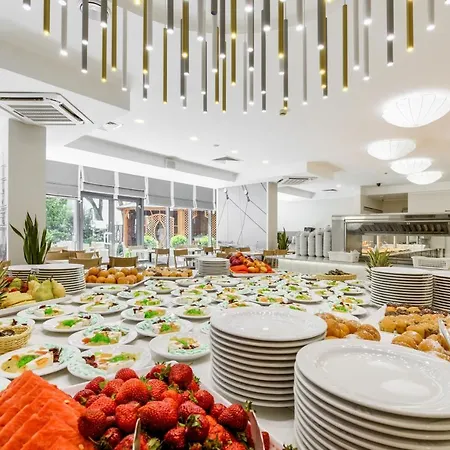 Centrum Zdrowia I Wypoczynku Ikar Üdülőközpont 3*