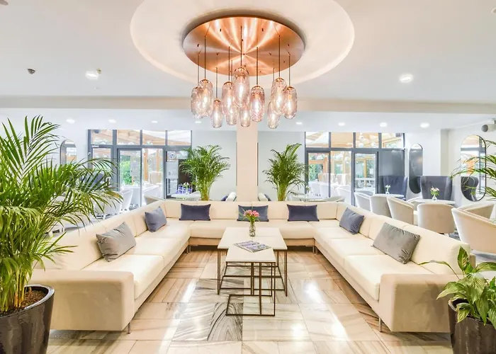 منتجع Centrum Zdrowia I Wypoczynku Ikar 3*